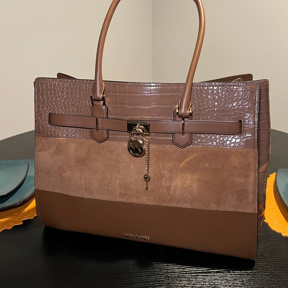 Michael Kors Large Tote Bag w/Wristlet